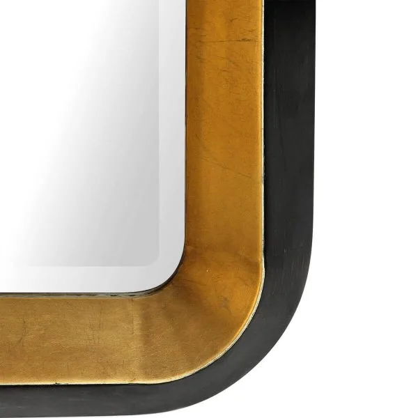 closeupmirror_NIV